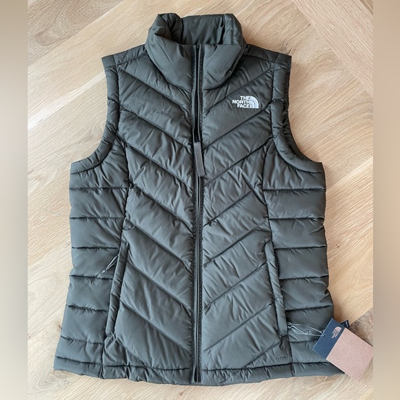The North Face puffer vest - Picture 1 of 7
